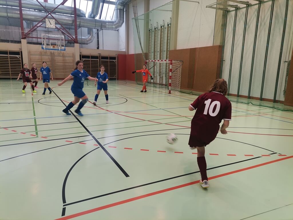 Read more about the article Mädchenfußball Bezirksmeisterschaften im Futsal