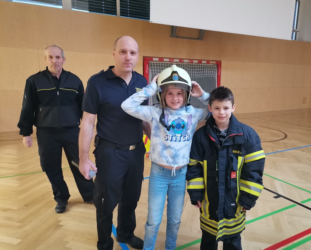 Read more about the article Freiwillige Feuerwehr Ternitz-Rohrbach im Einsatz an der Mittelschule Ternitz
